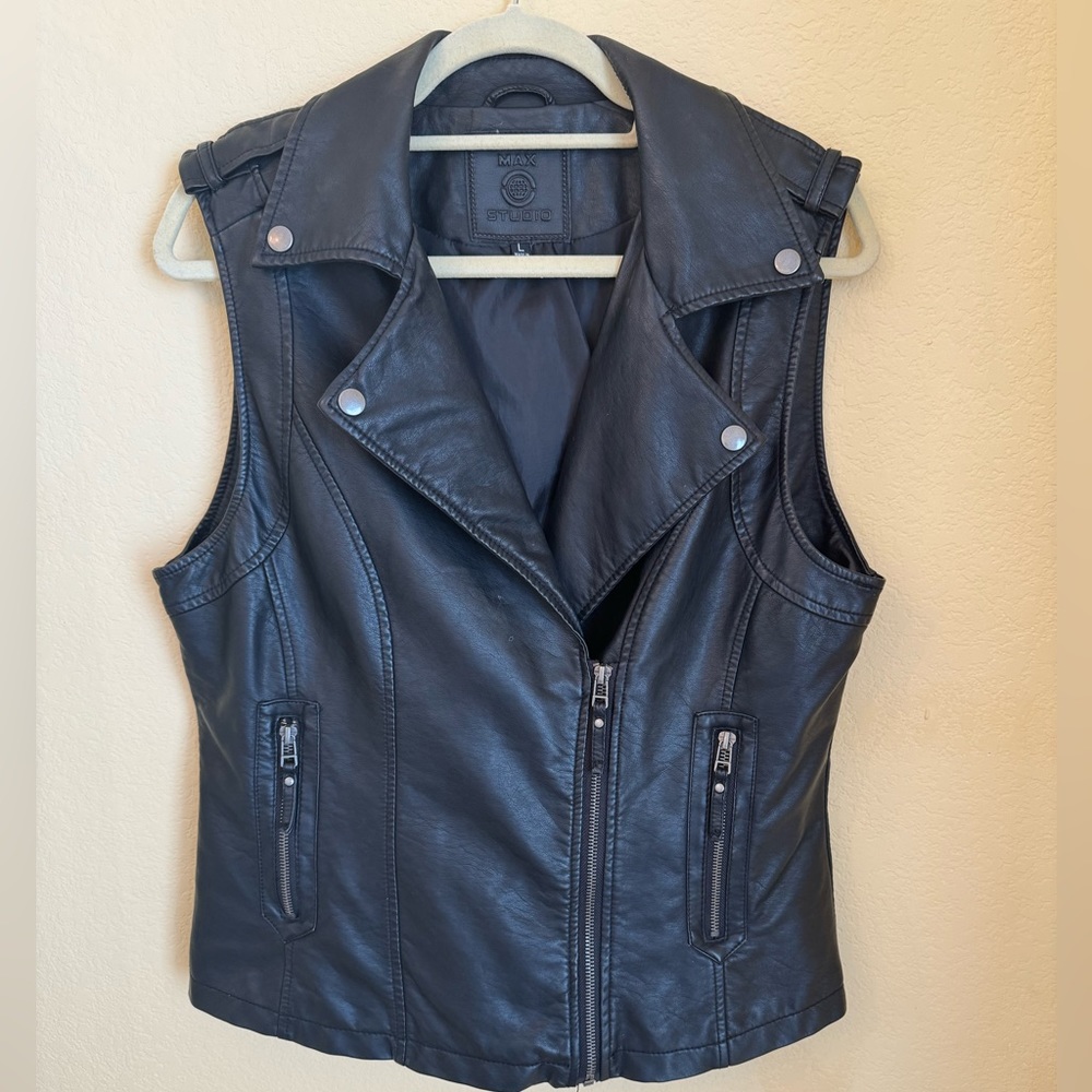 Max Studio Faux Leather Zip Up Vest Size Large EUC